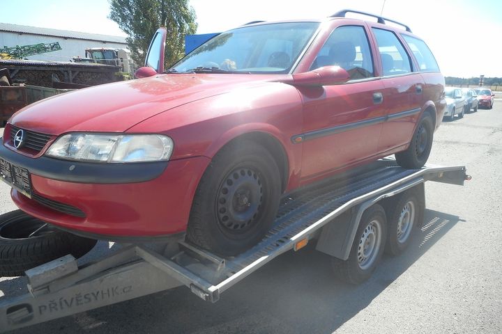 Opel Vectra Caravan, 1.6 benzín, 74kW, r.v. 1998